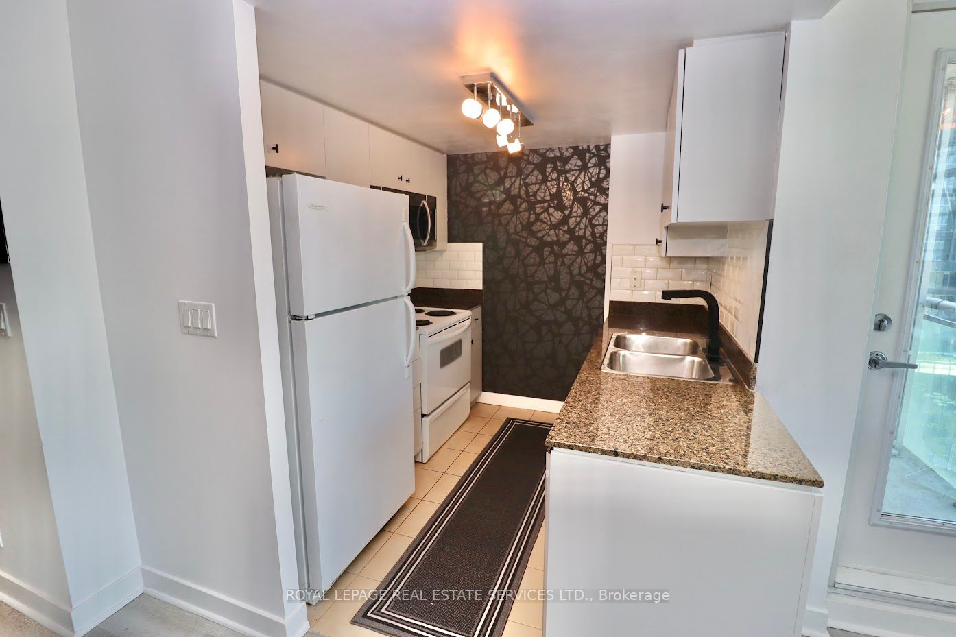 397 Front Street N, #1806
