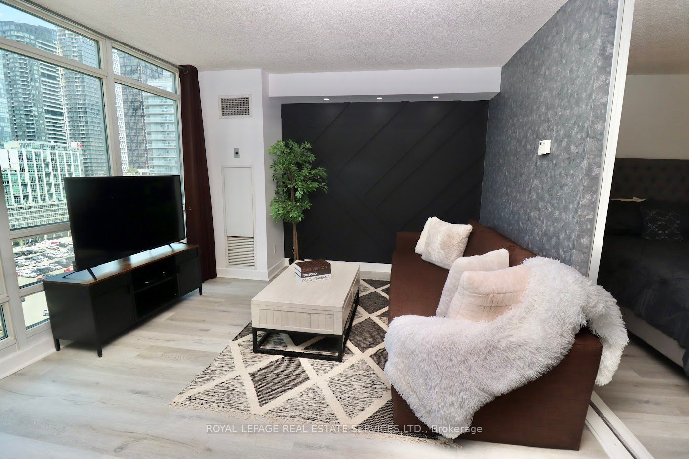 397 Front Street N, #1806