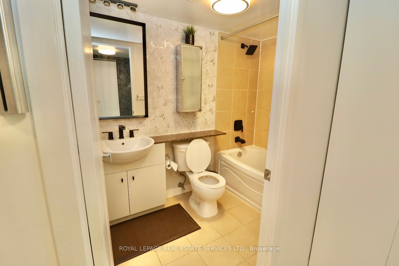 397 Front Street N, #1806