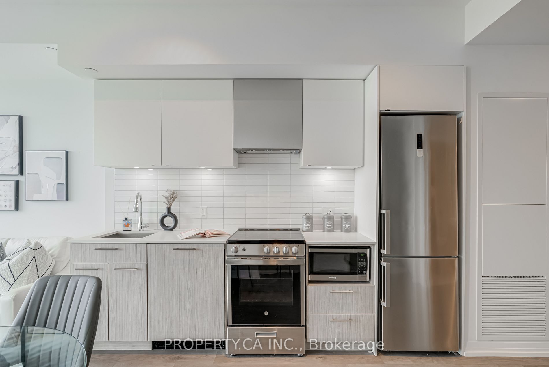 Listing C6816844 - Large Photo # 4