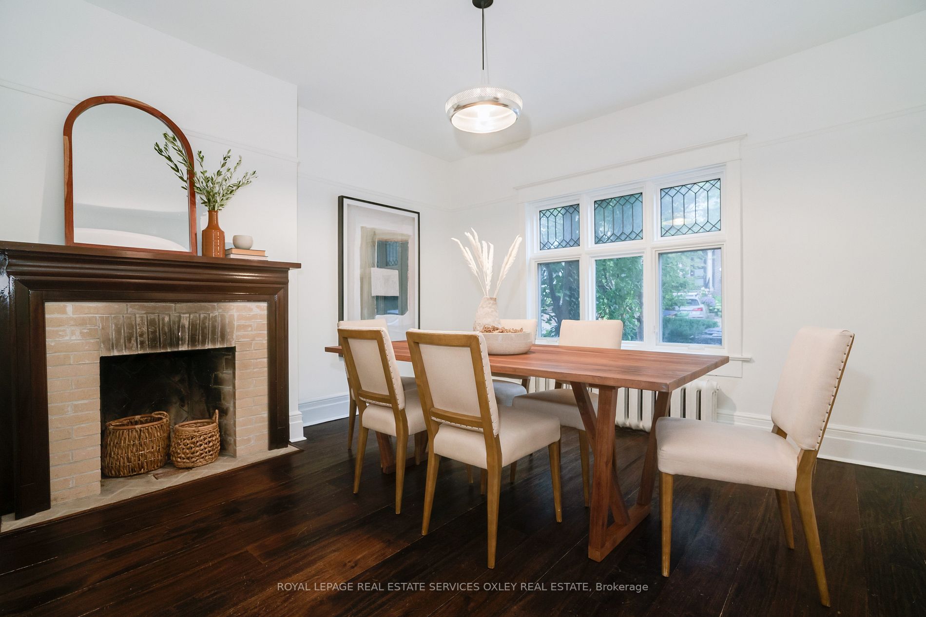 33 Woodlawn Ave W