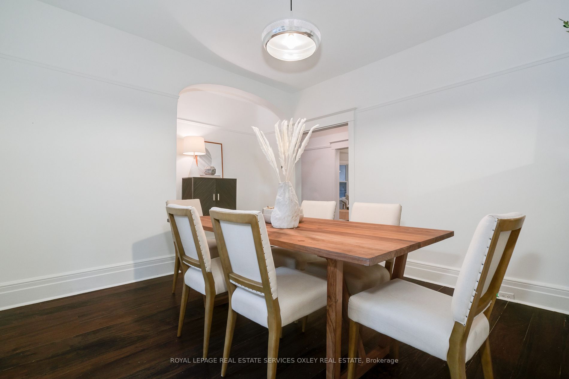 33 Woodlawn Ave W