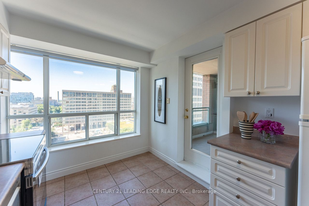 887 Bay St, #1508