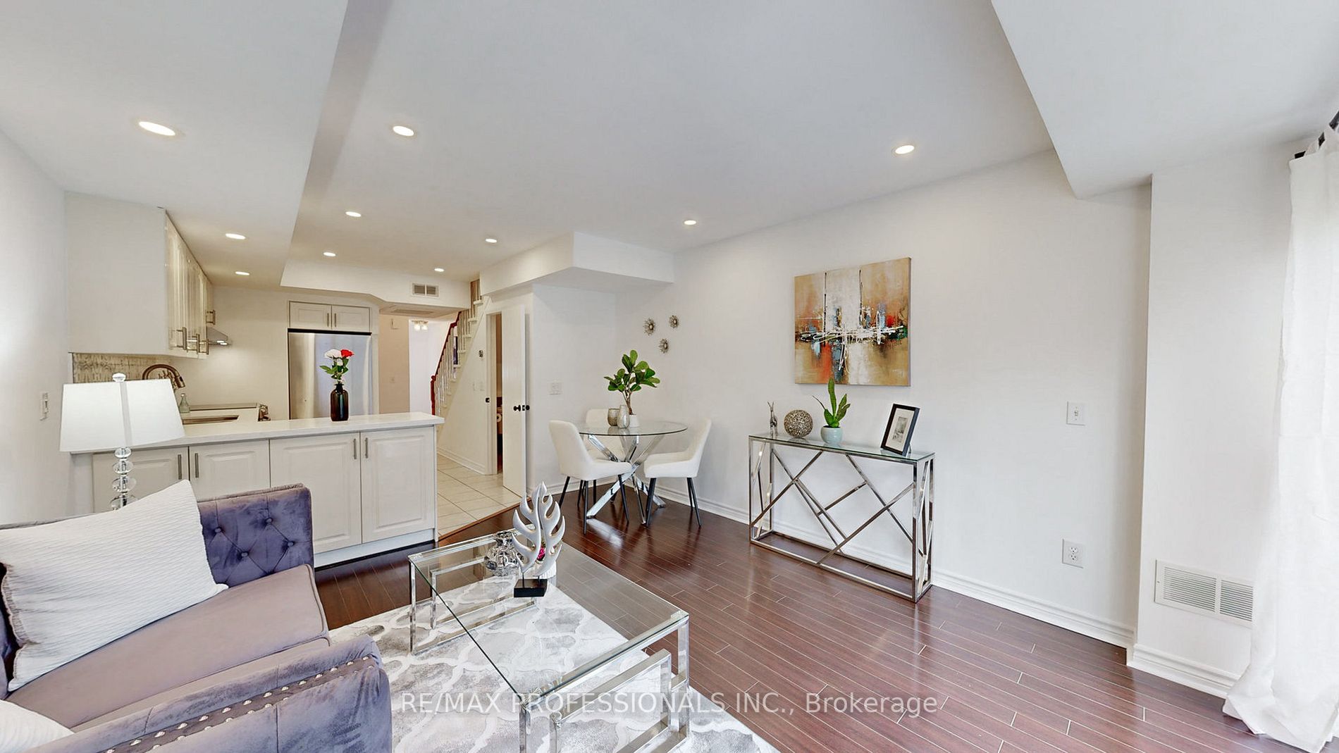 262 St Helens Ave, #107
