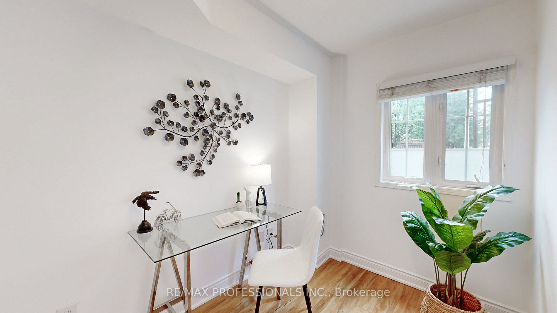 262 St Helens Ave, #107