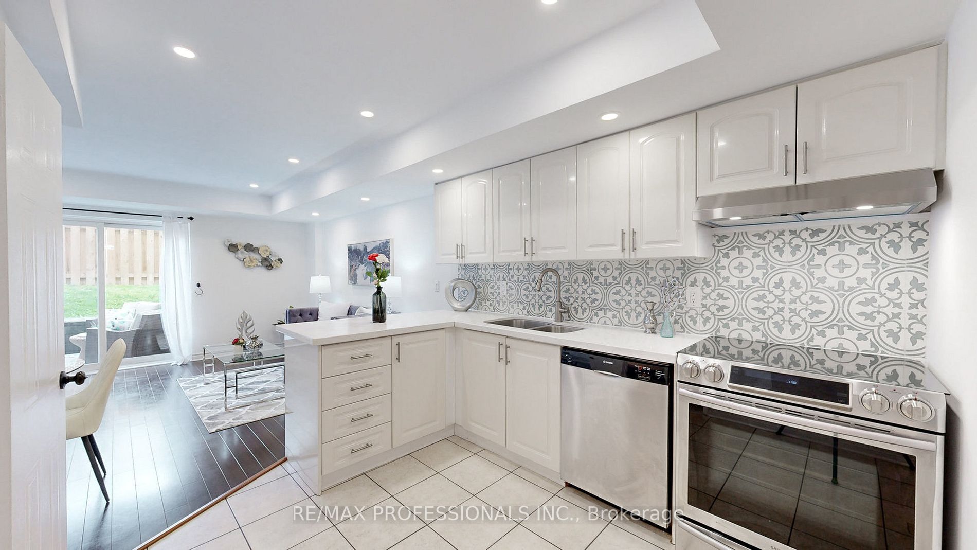 262 St Helens Ave, #107