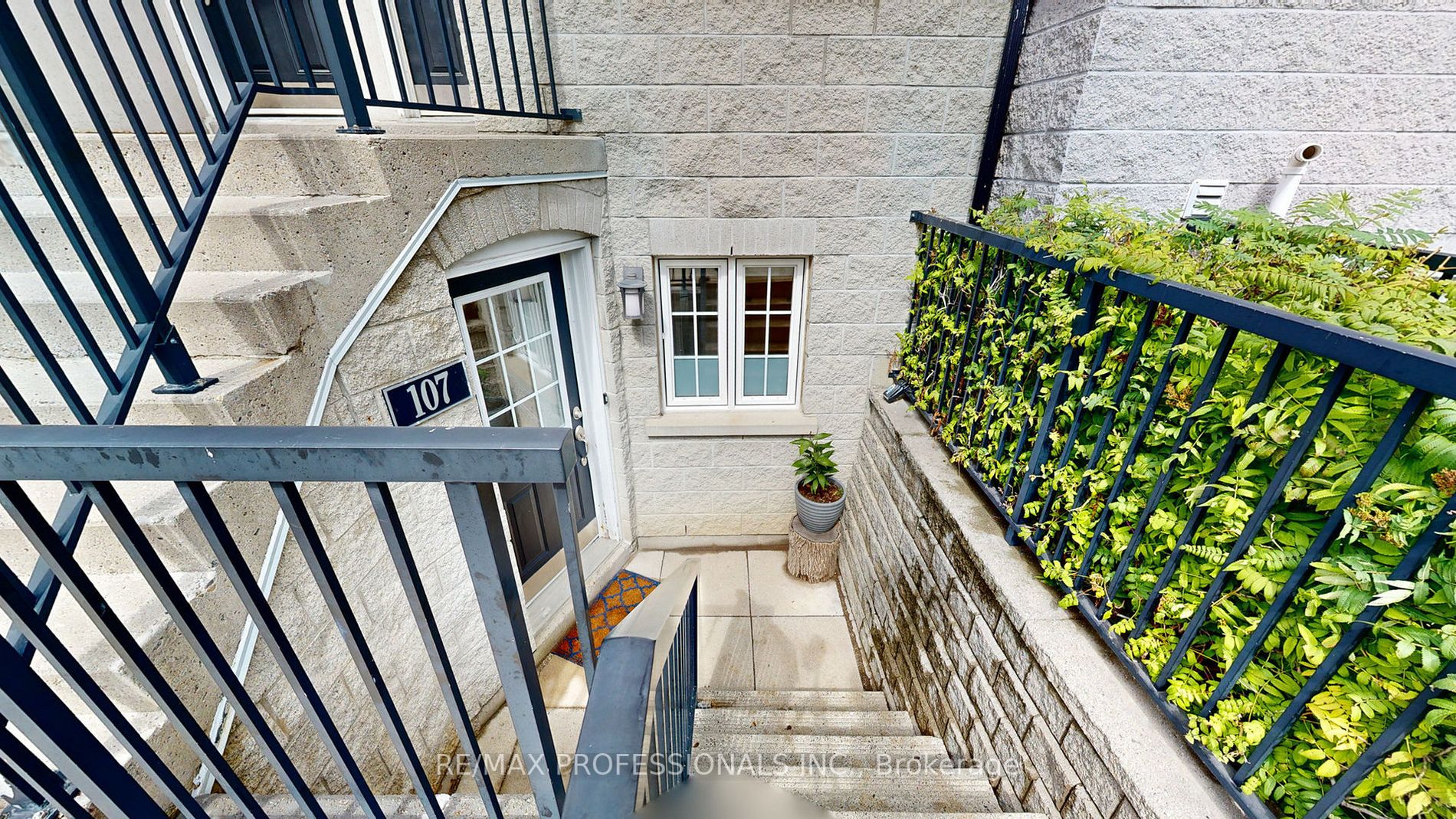 262 St Helens Ave, #107