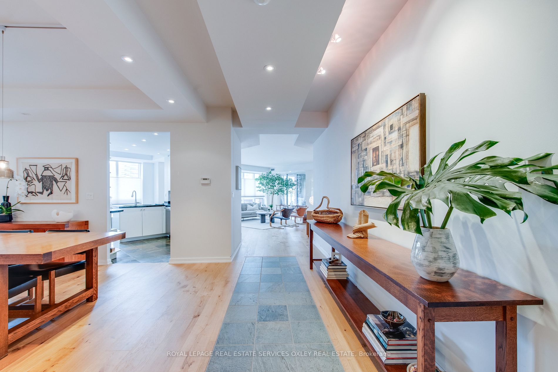 18 Beverley St, #811