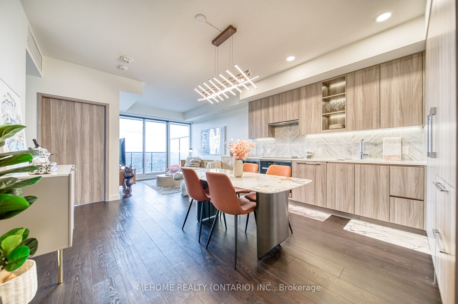 95 Mcmahon Dr, #3907
