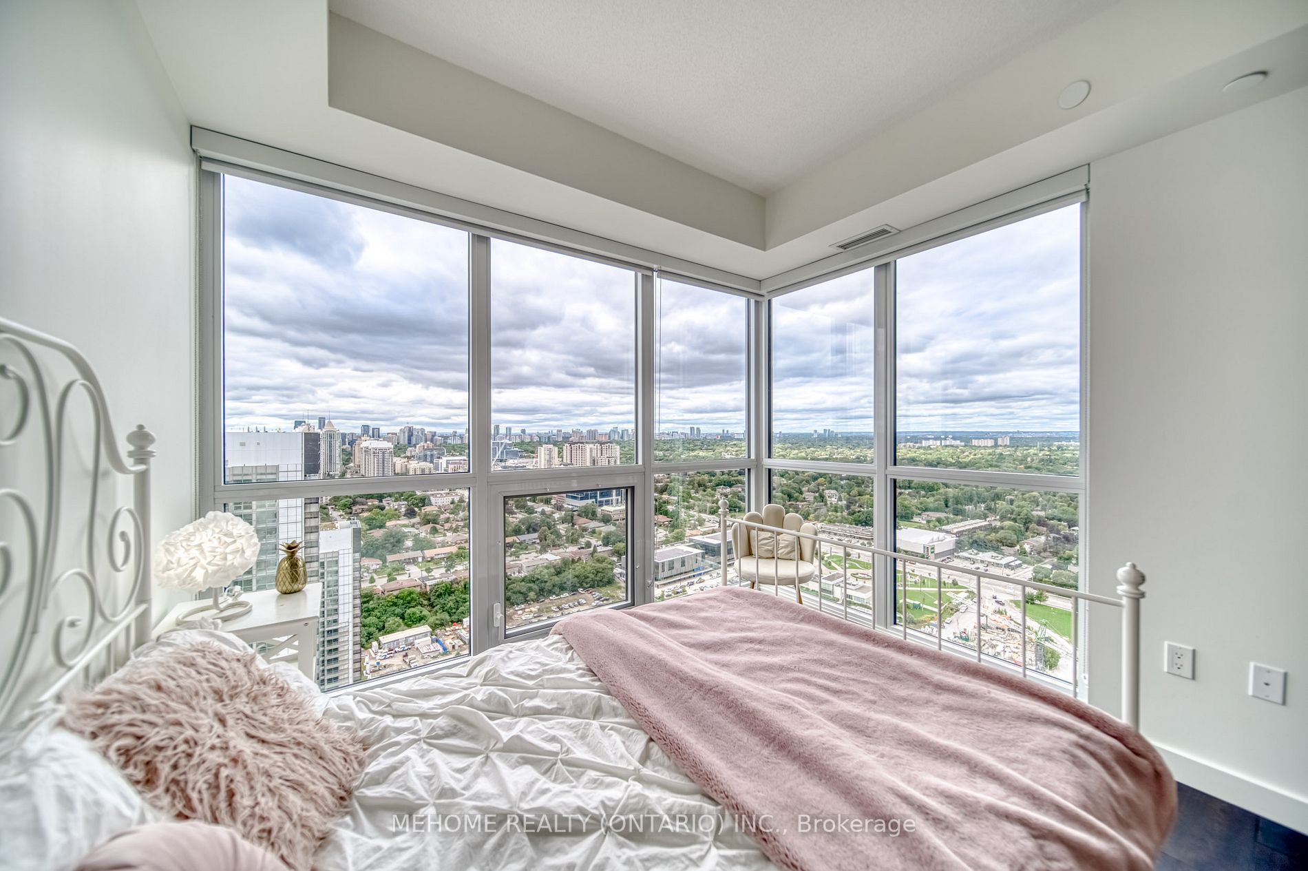 95 Mcmahon Dr, #3907