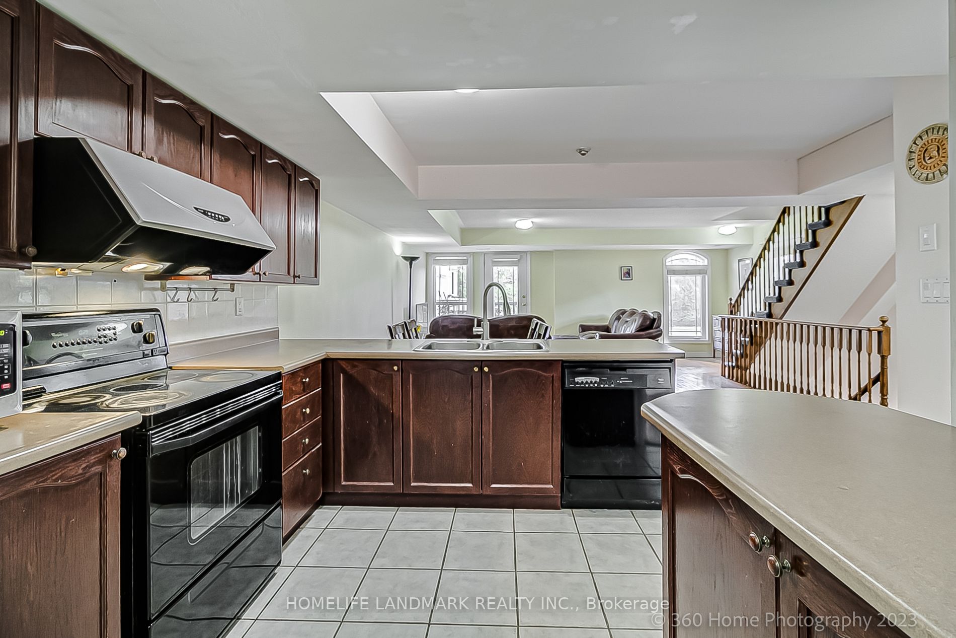 118 Finch Ave W, #20