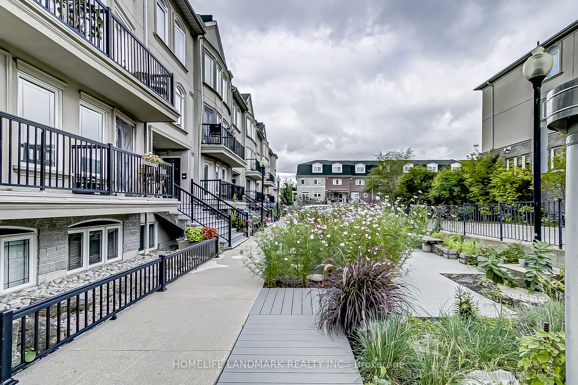 118 Finch Ave W, #20