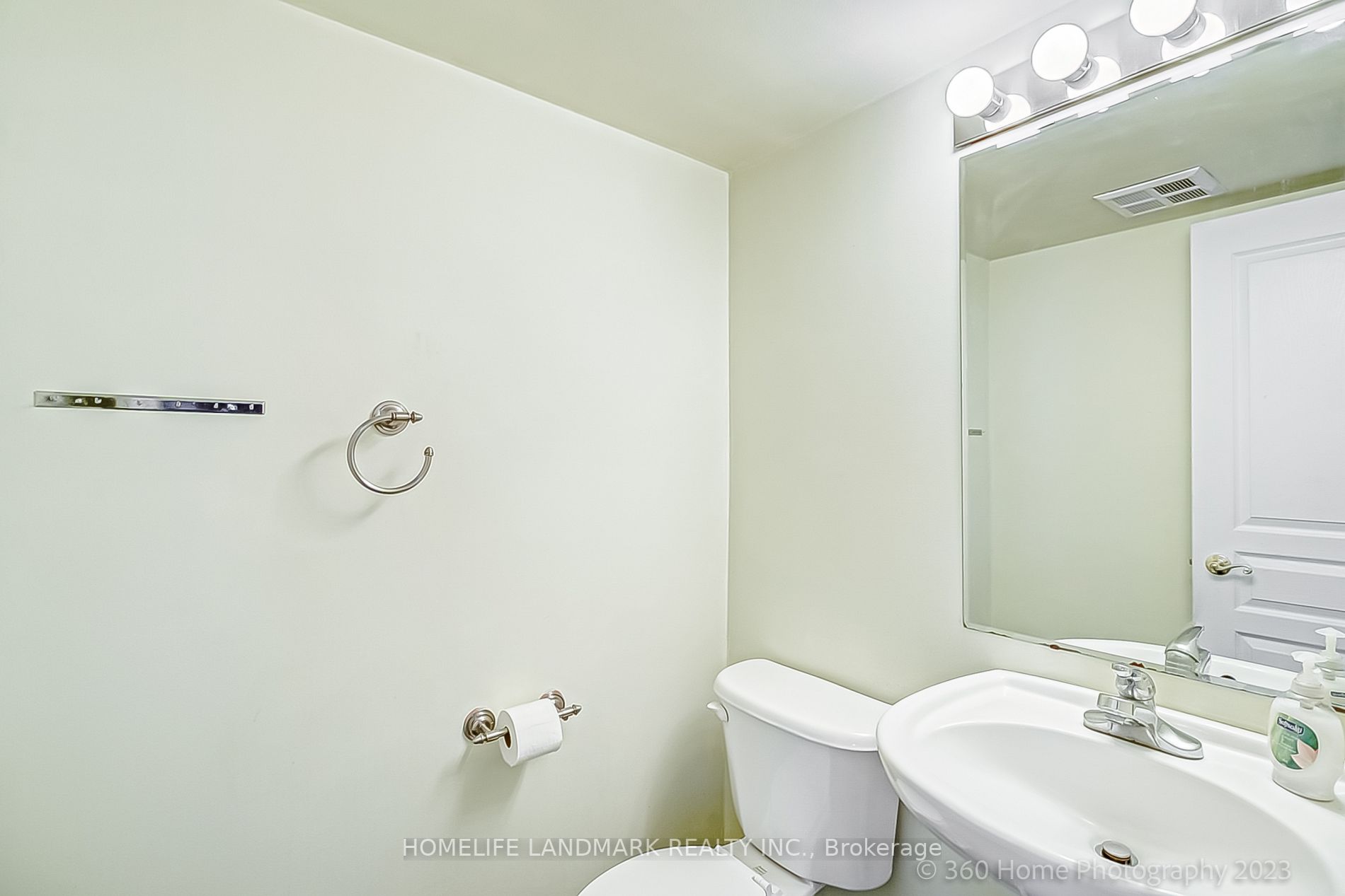 118 Finch Ave W, #20
