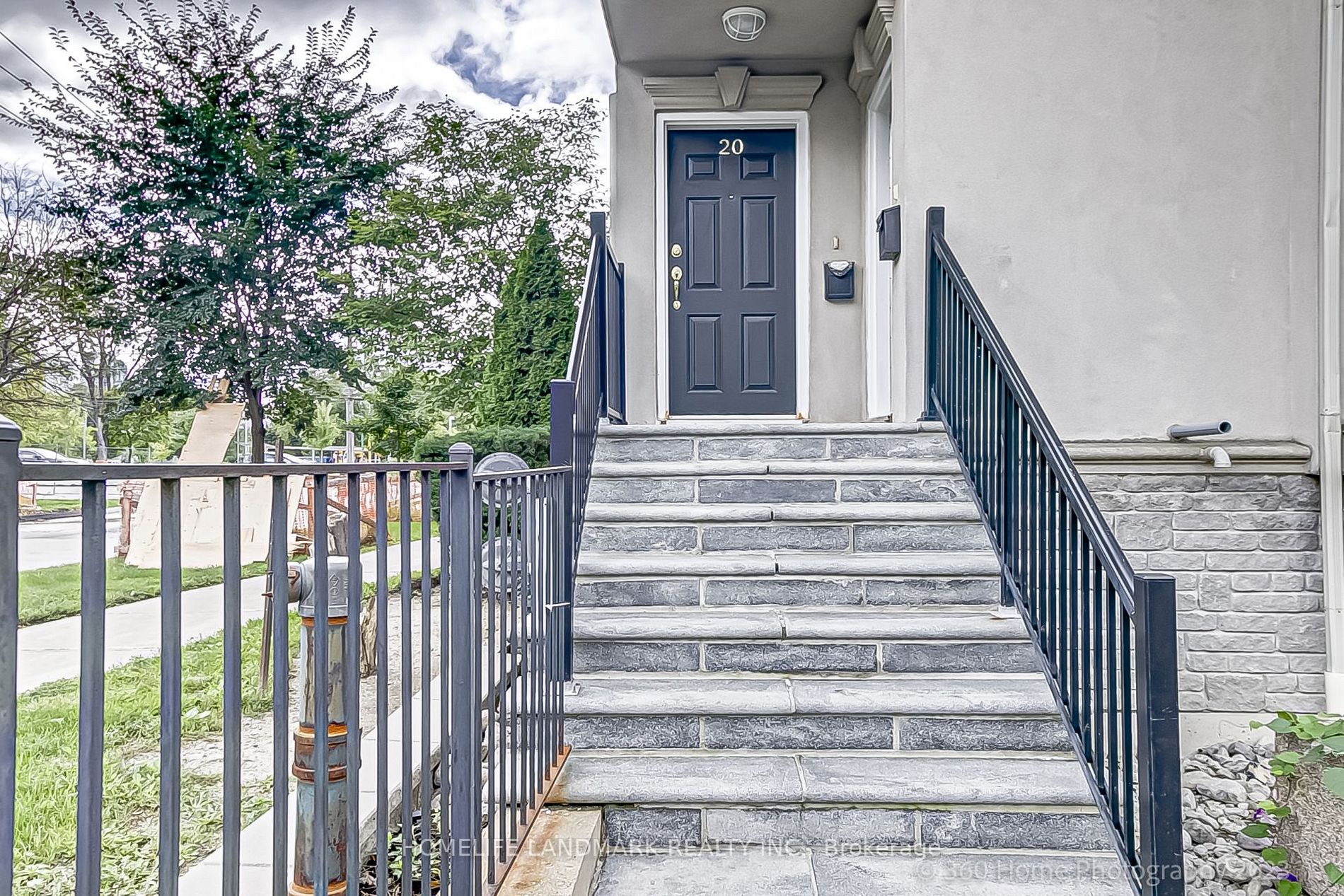 118 Finch Ave W, #20