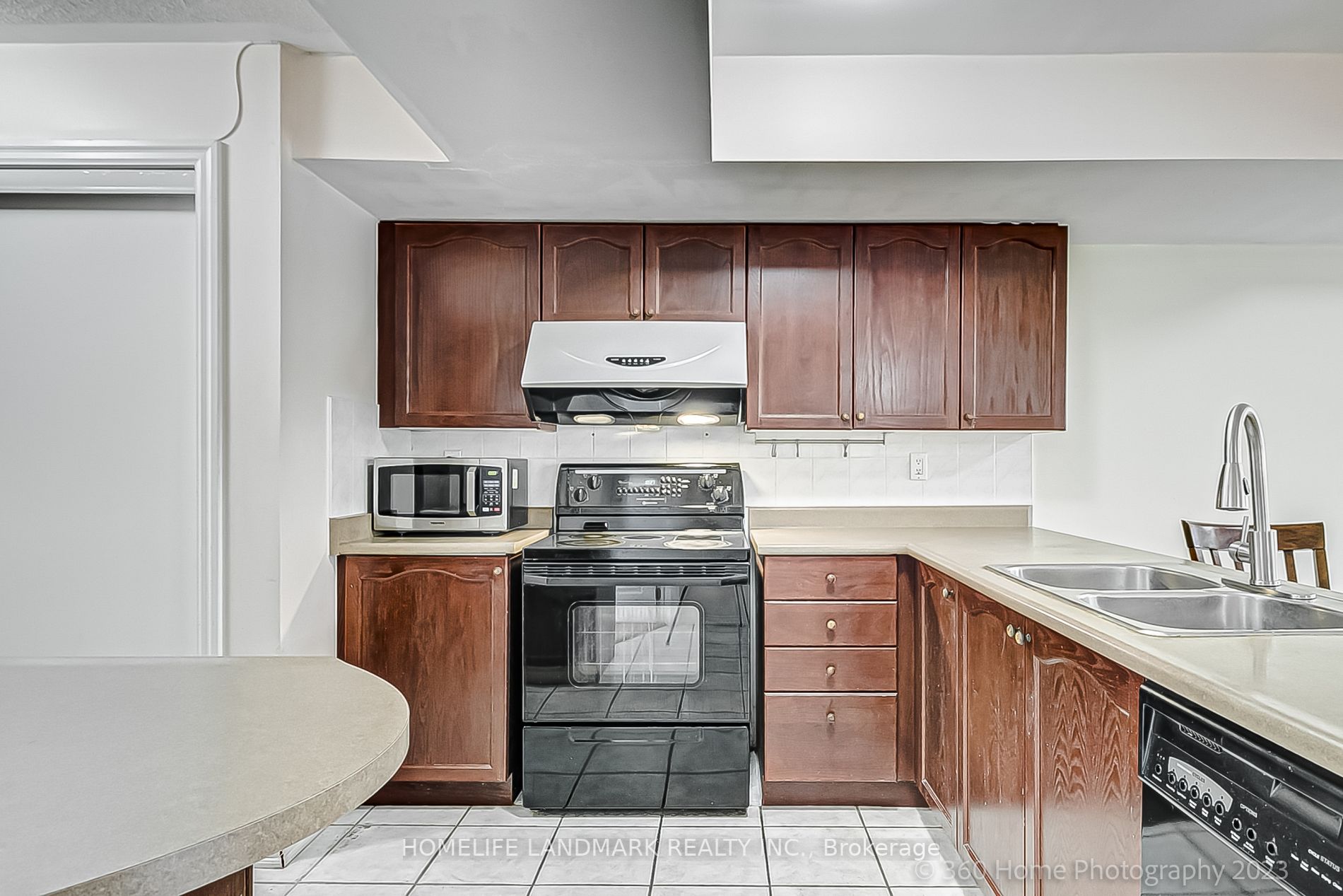 118 Finch Ave W, #20