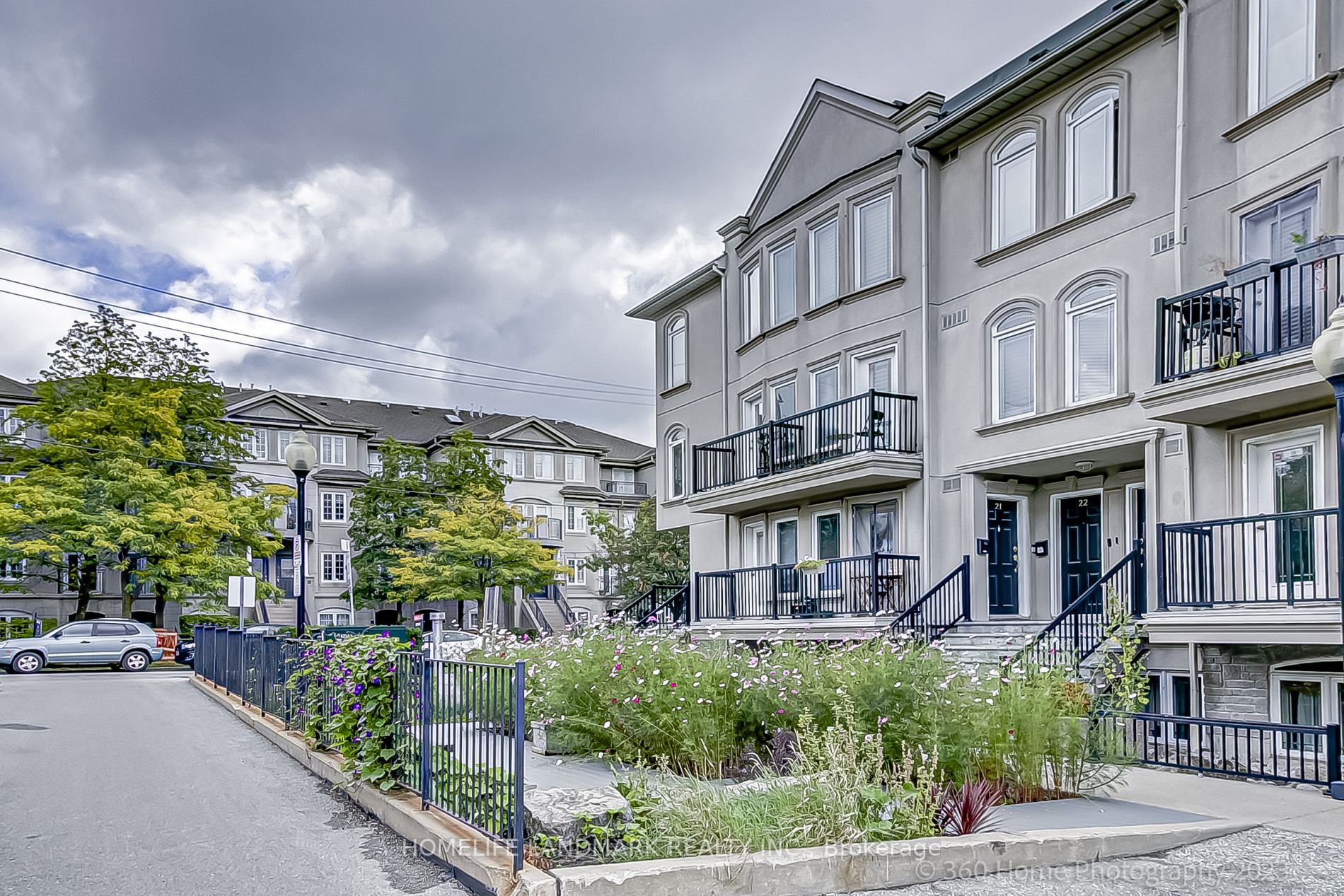 118 Finch Ave W, #20