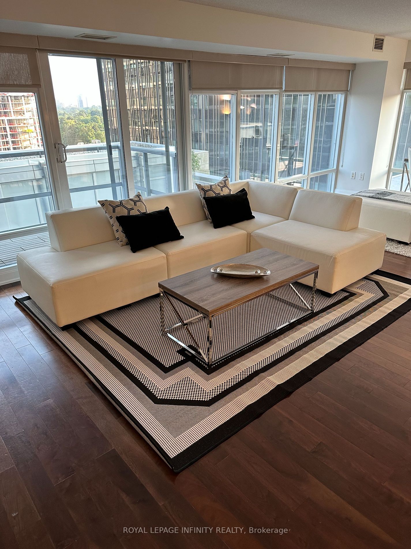 2181 Yonge St, #705