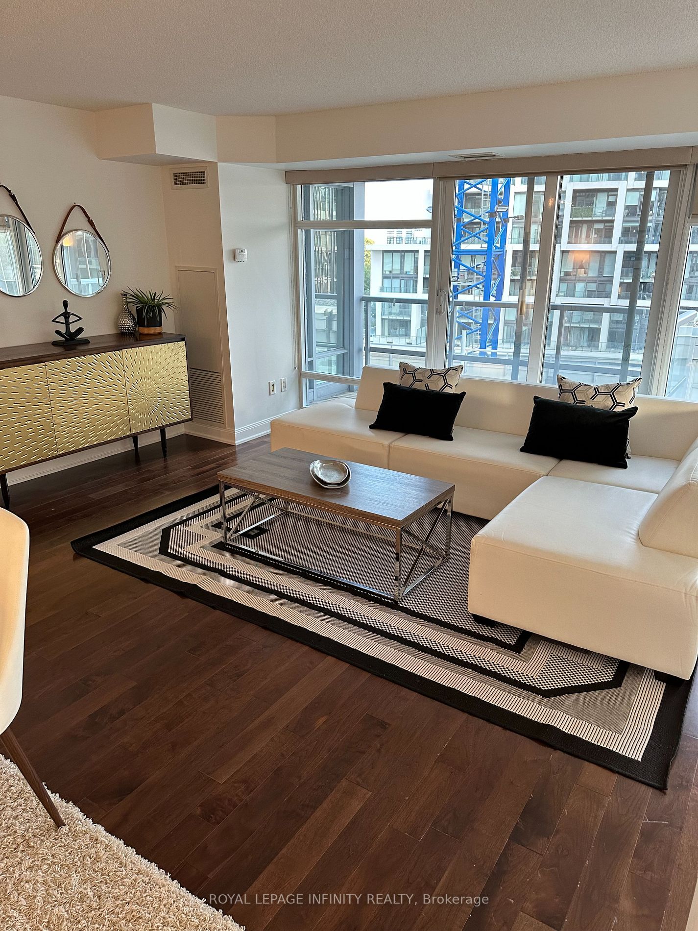 2181 Yonge St, #705