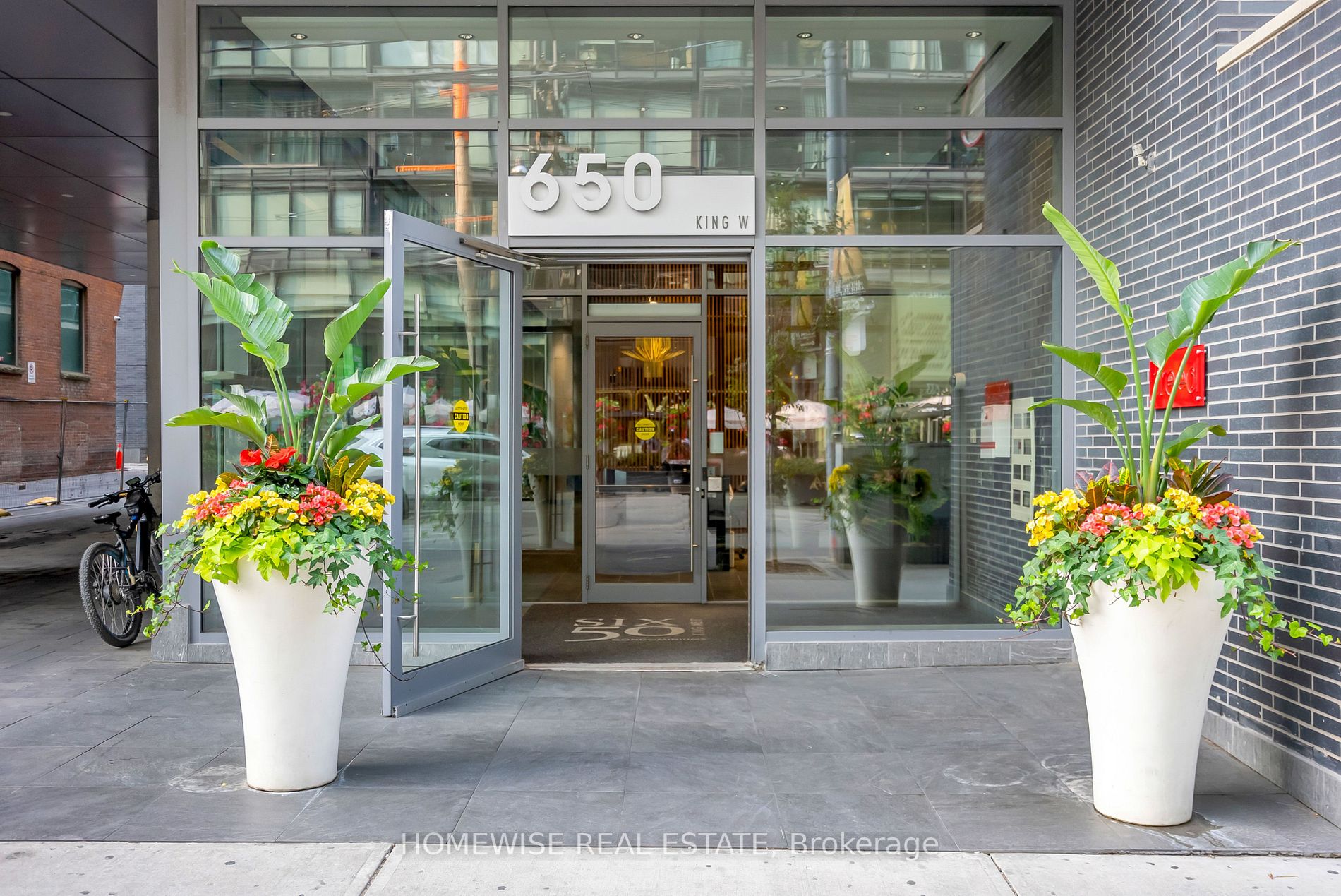 650 King St W, #602