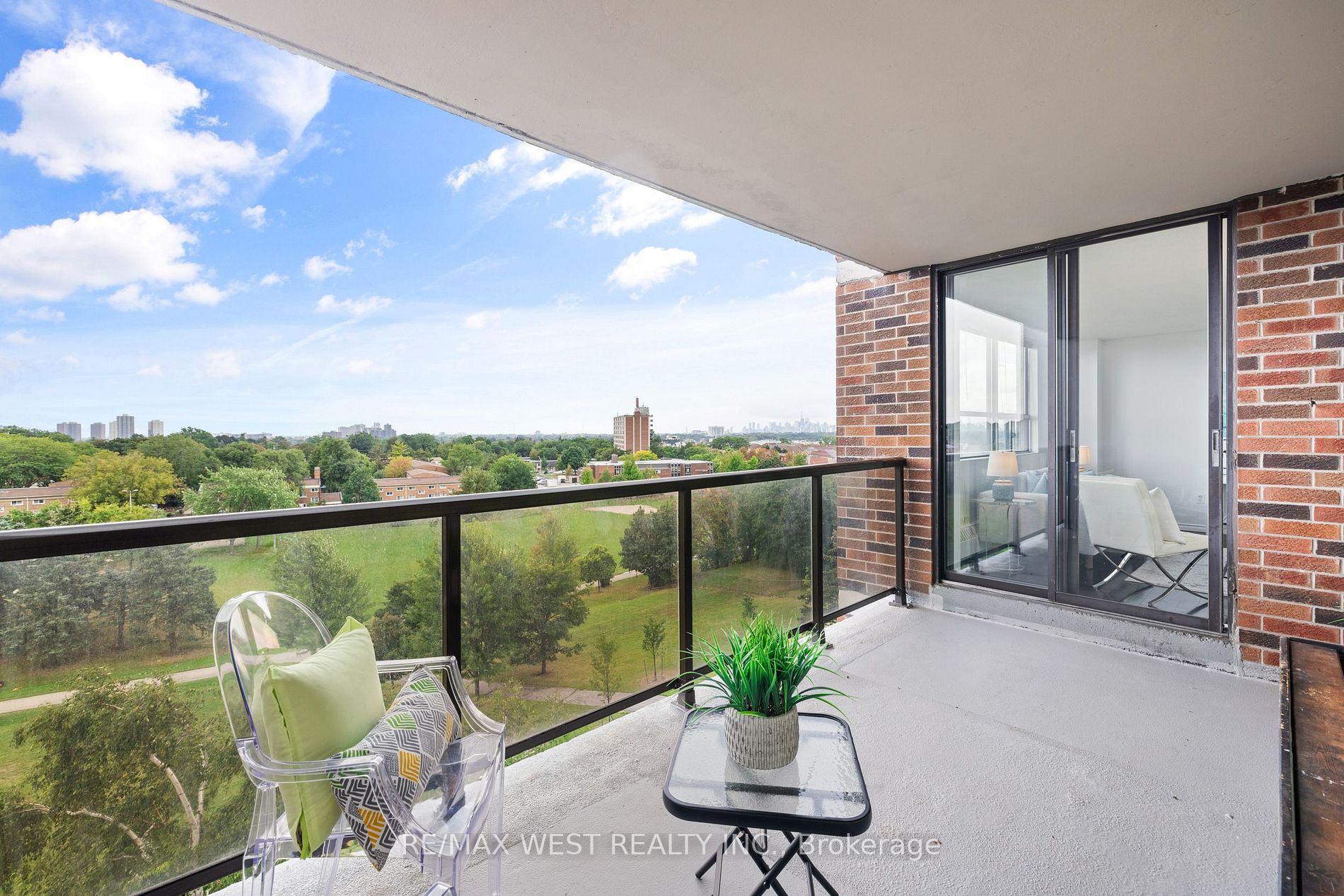 45 Sunrise Ave, #607
