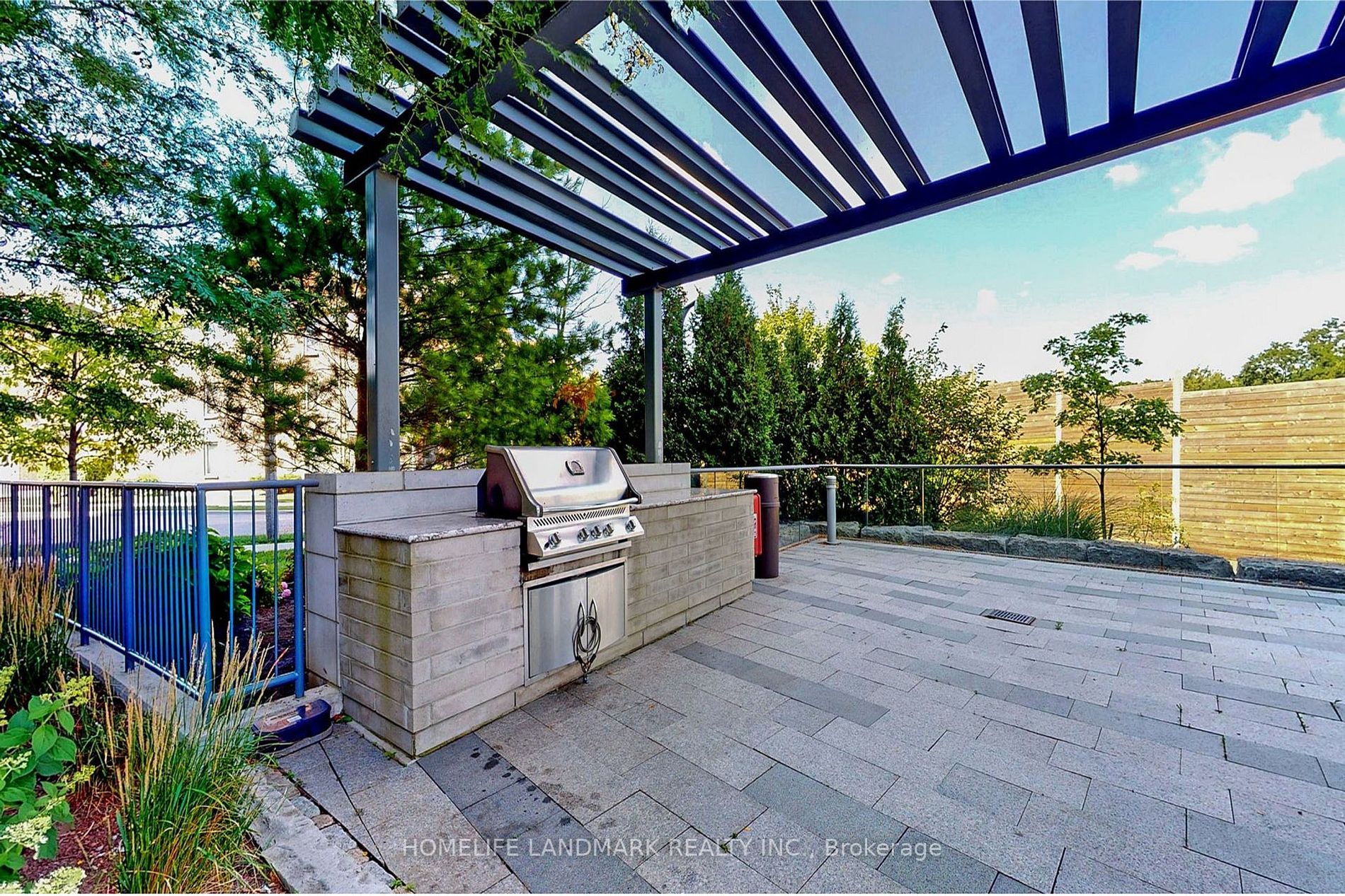 35 Brian Peck Cres, #817
