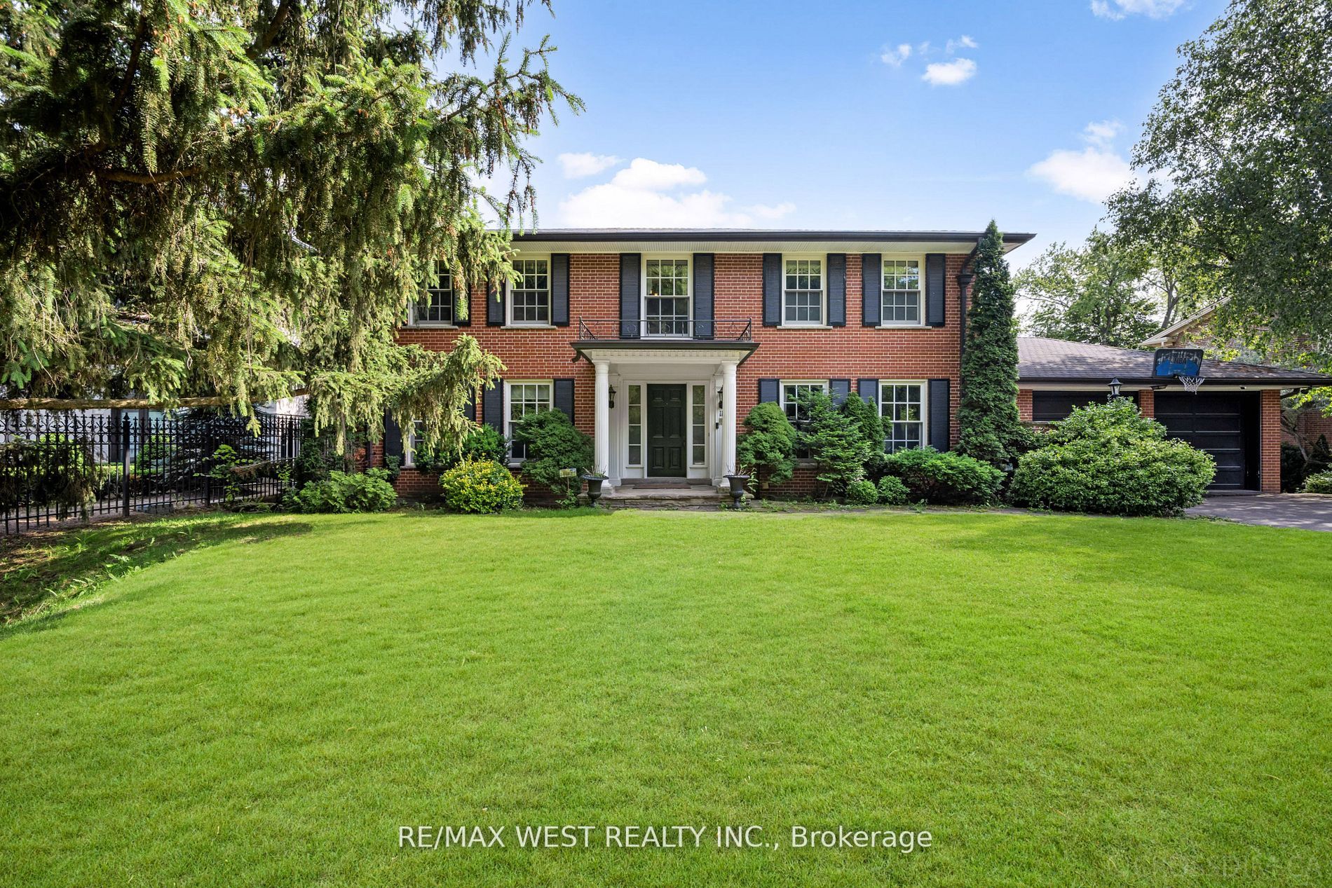 11 Tudor Gate