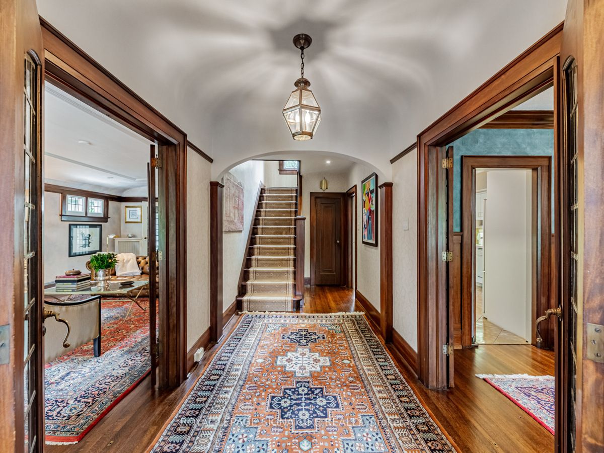 182 Strathallan Blvd