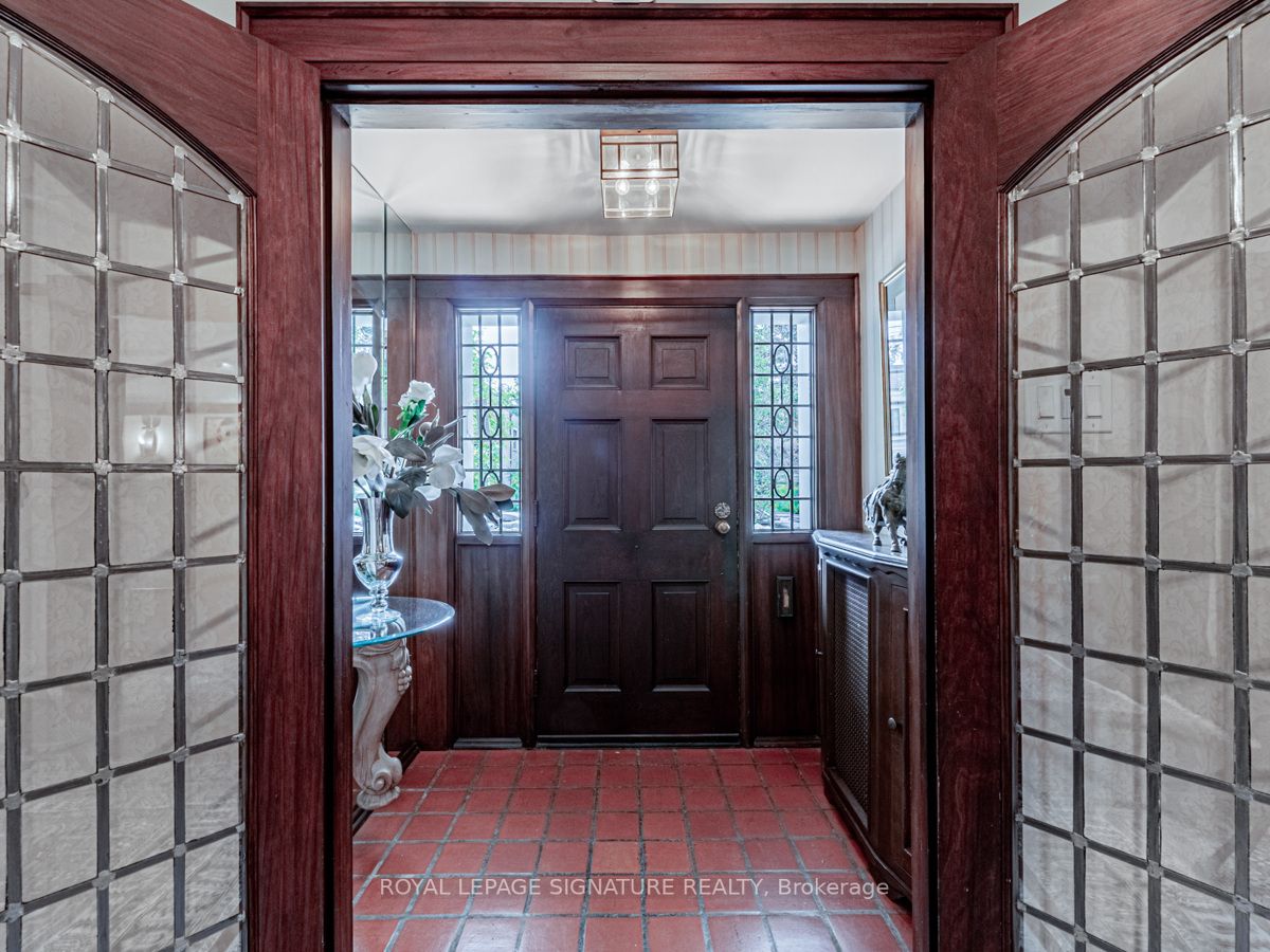182 Strathallan Blvd