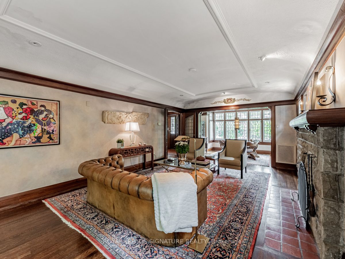 182 Strathallan Blvd