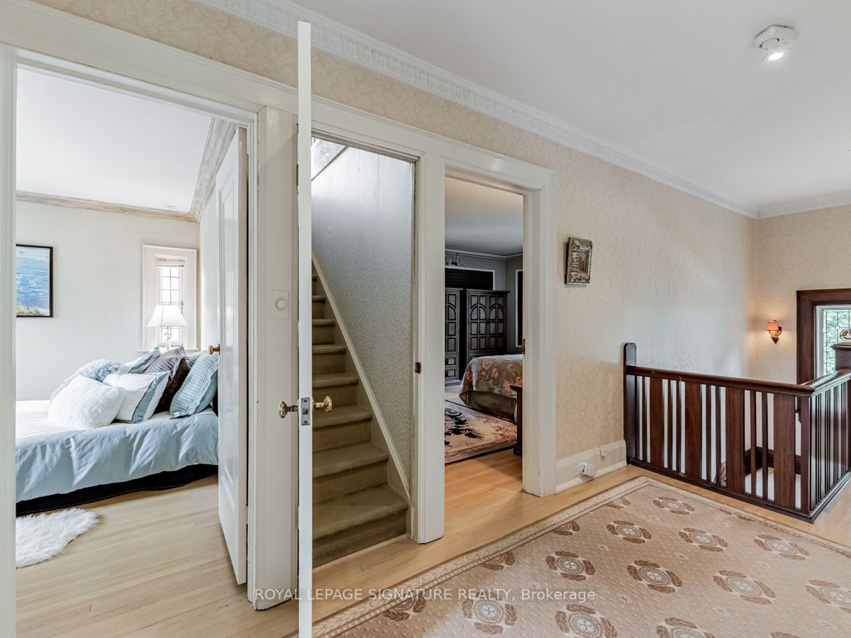 182 Strathallan Blvd