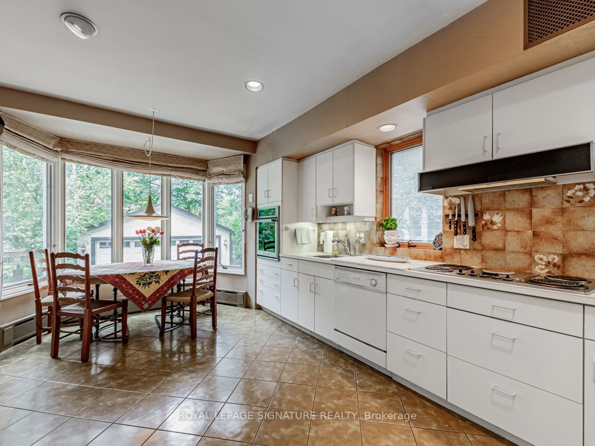 182 Strathallan Blvd