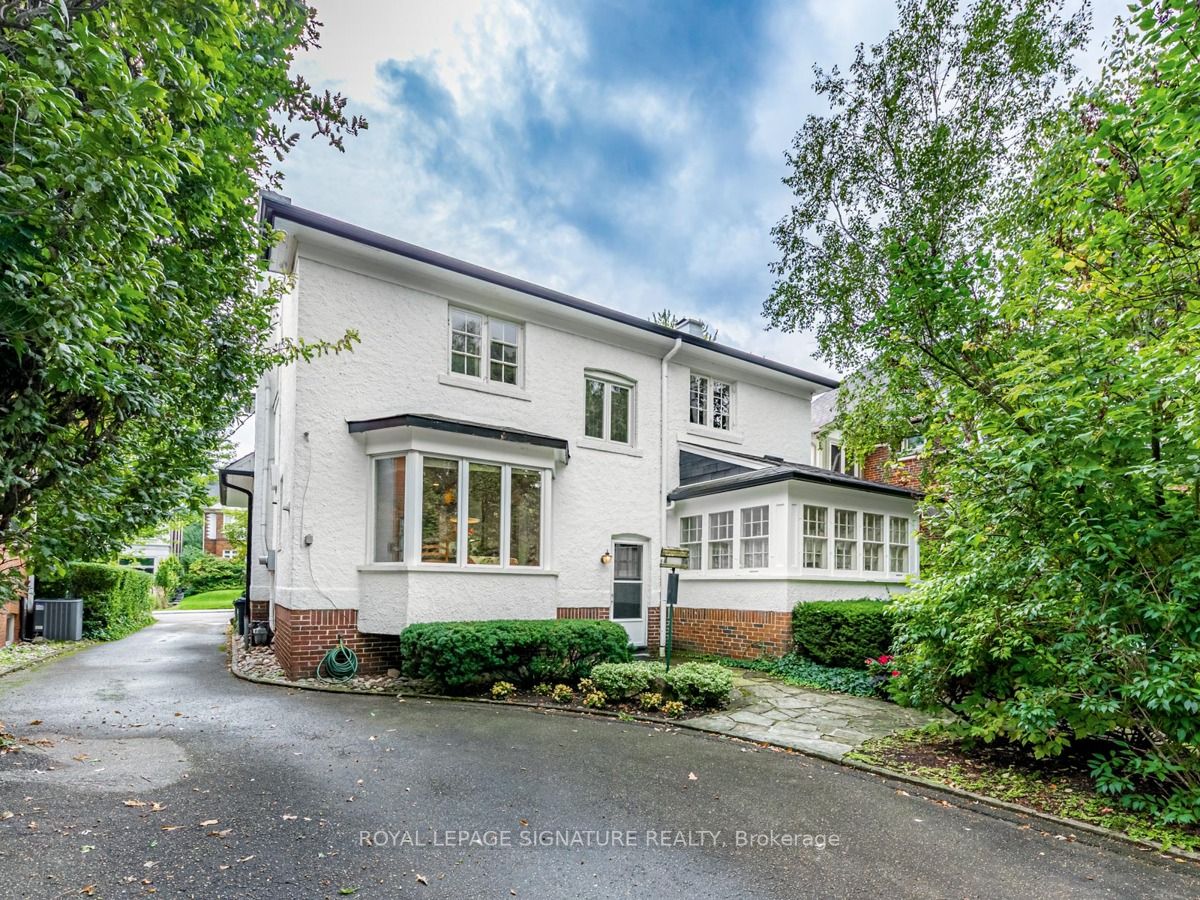 182 Strathallan Blvd
