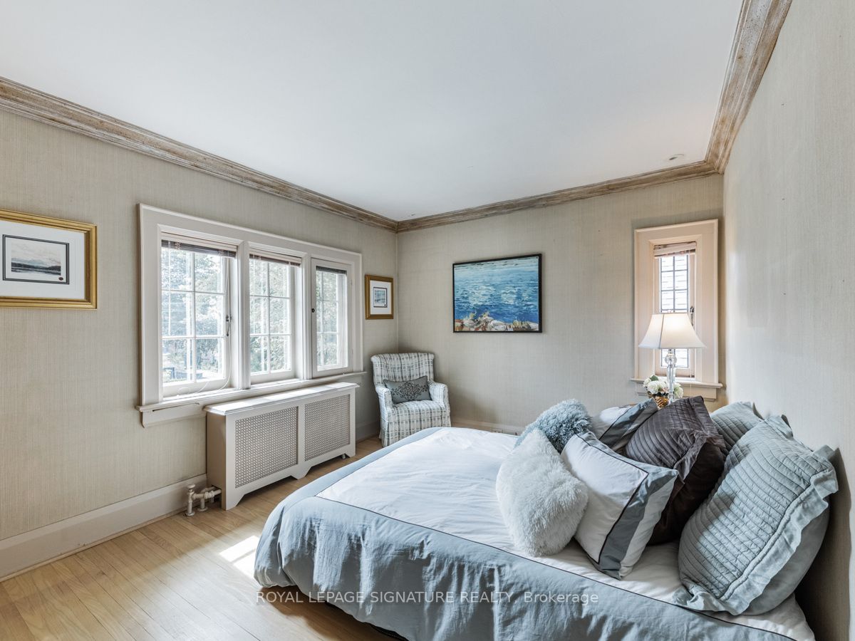 182 Strathallan Blvd