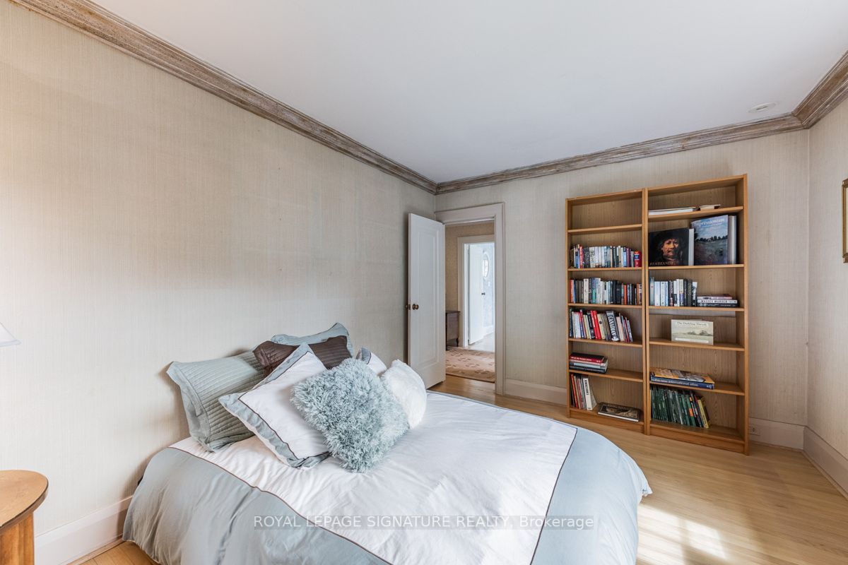 182 Strathallan Blvd