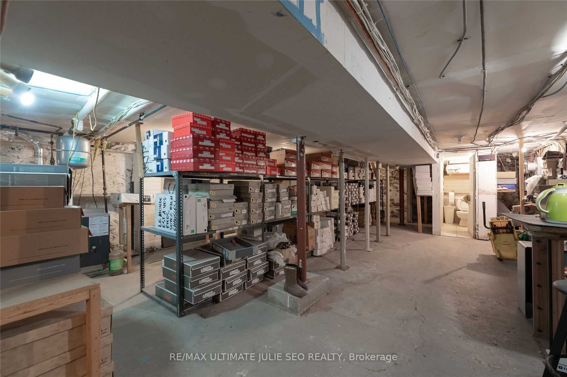 693 Queen St W, #Main