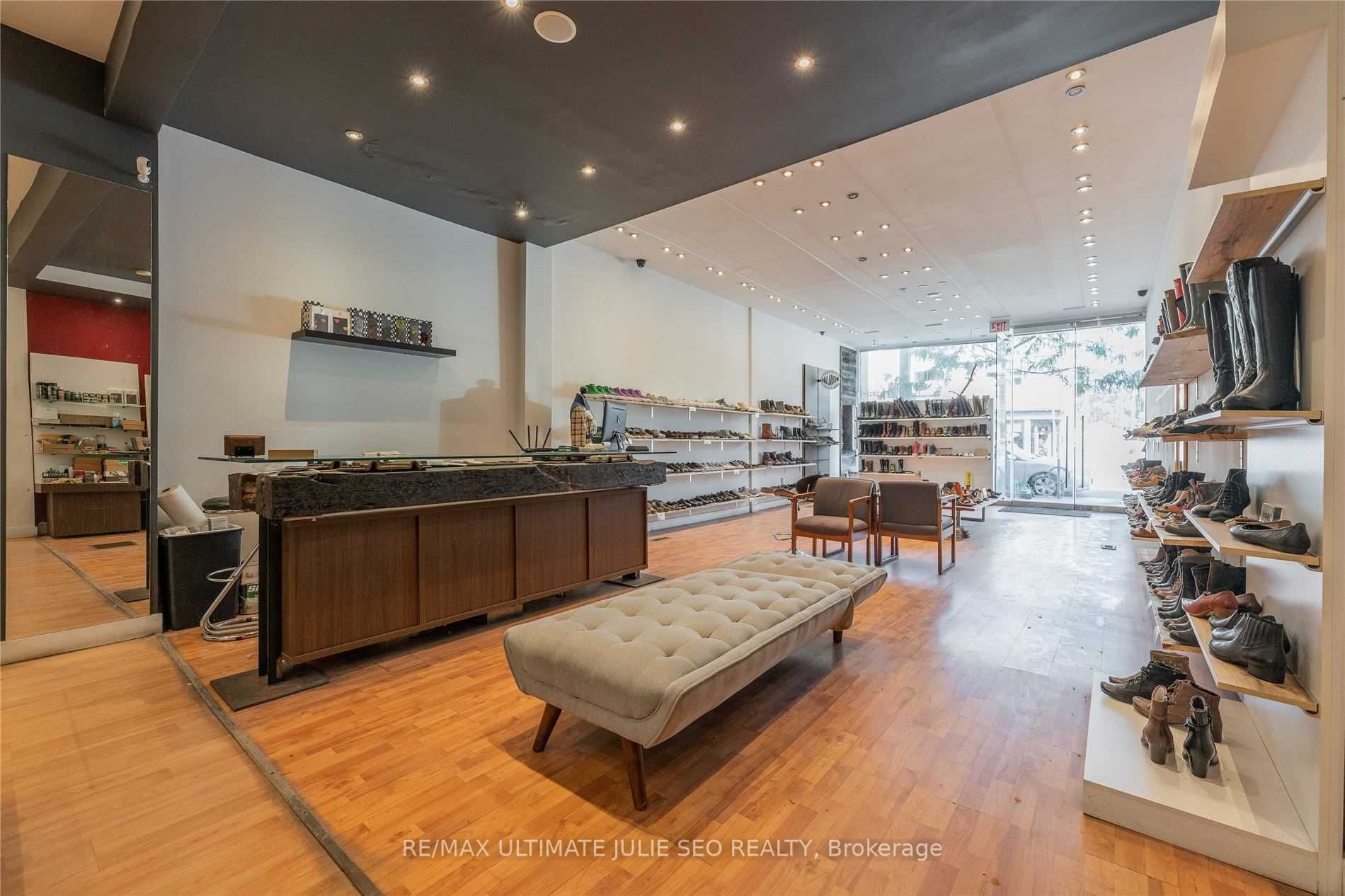 693 Queen St W, #Main