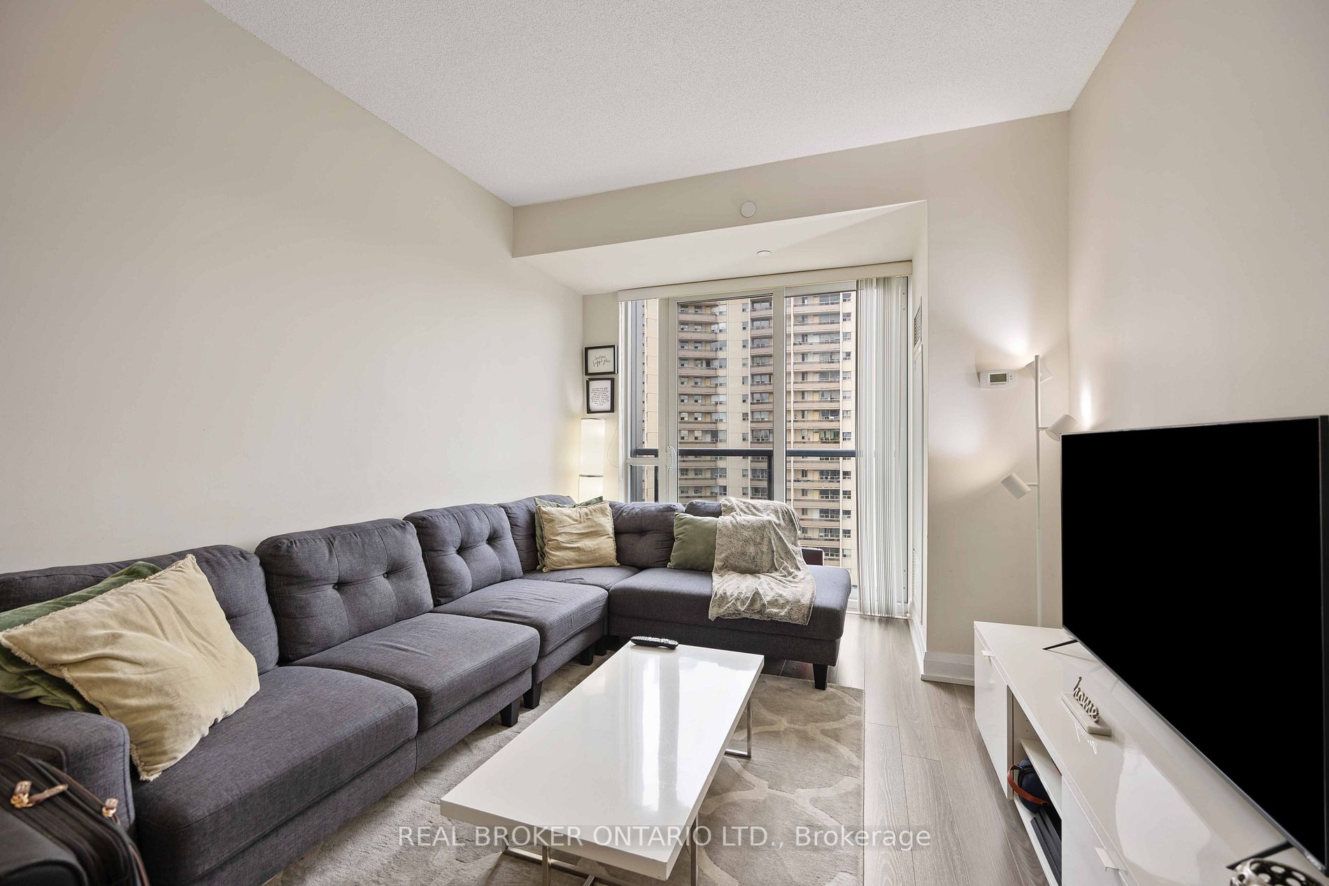 18 Graydon Hall Dr, #1107