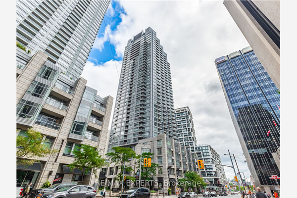2181 Yonge St, Toronto