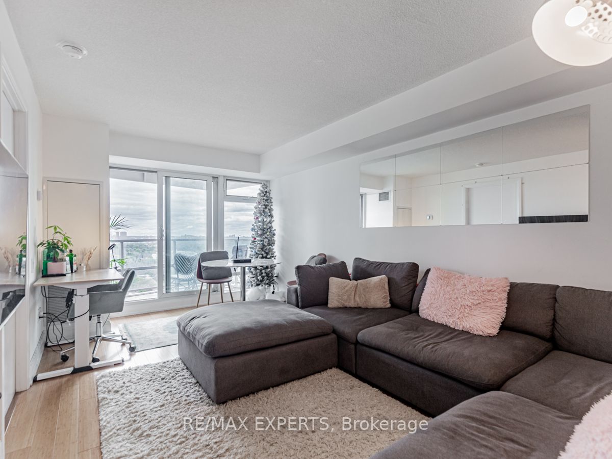 2181 Yonge St, #2212