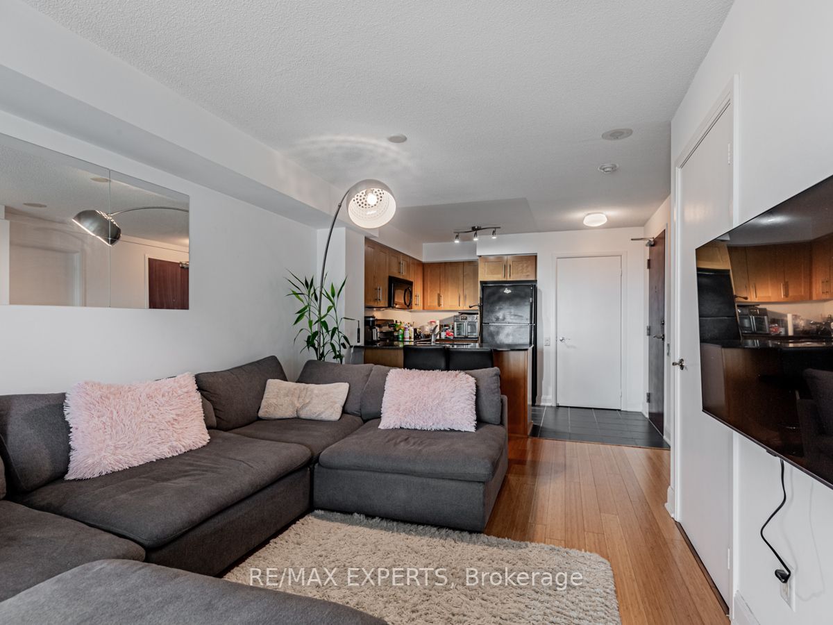 2181 Yonge St, #2212
