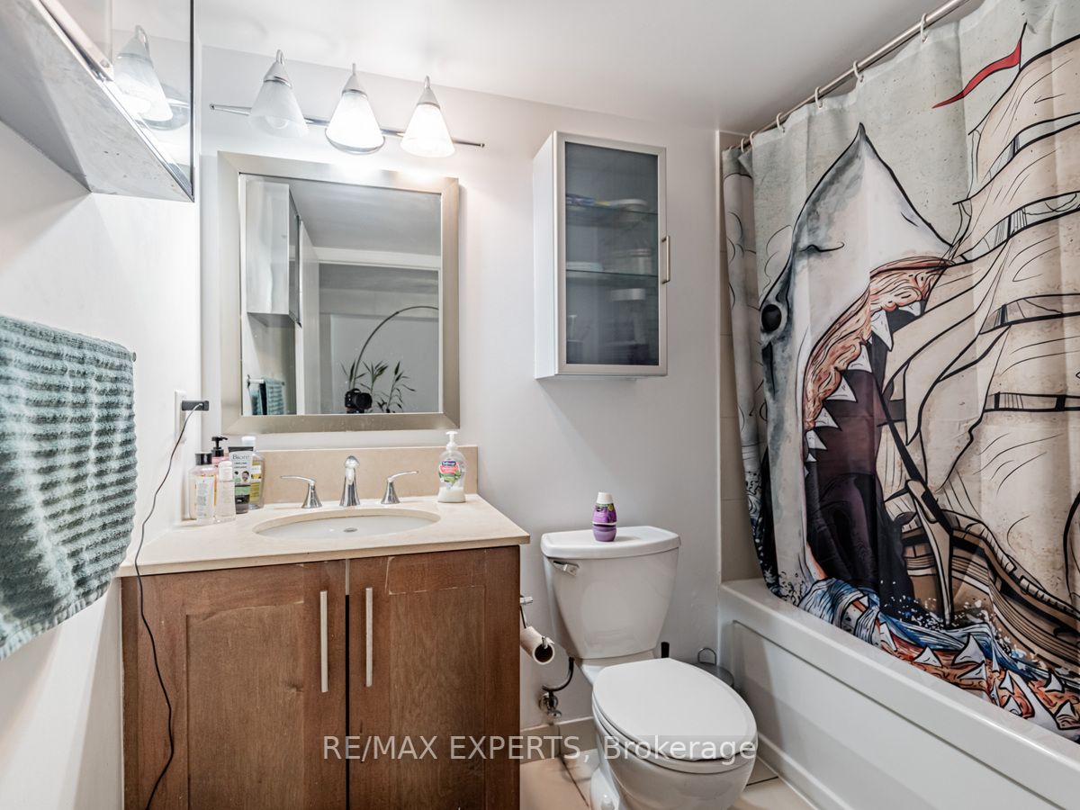 2181 Yonge St, #2212