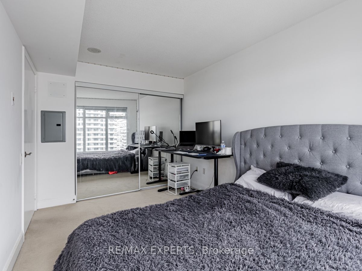 2181 Yonge St, #2212