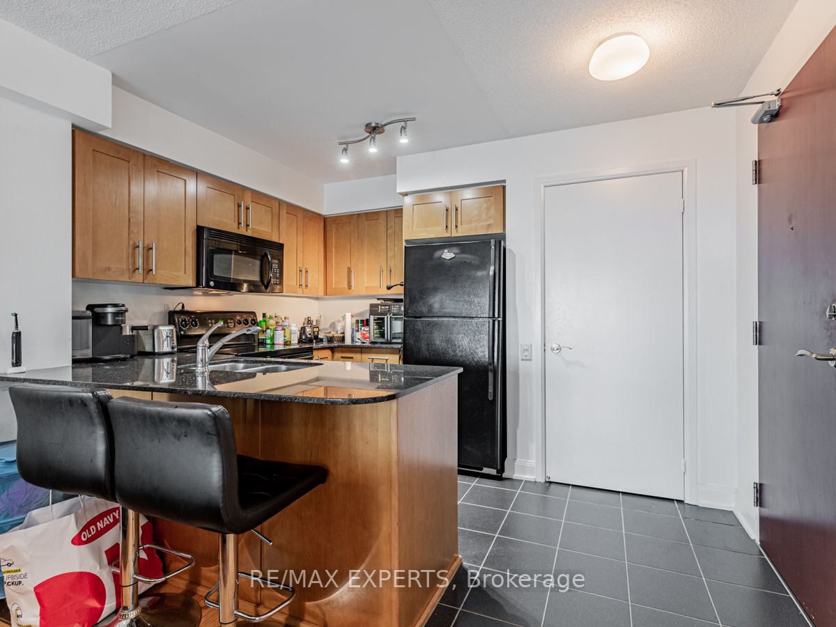 2181 Yonge St, #2212