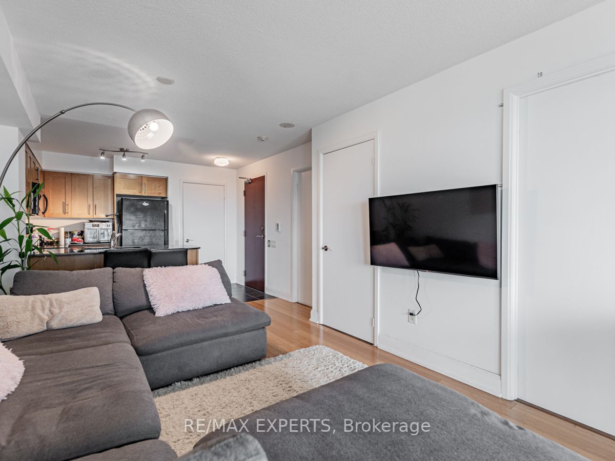 2181 Yonge St, #2212