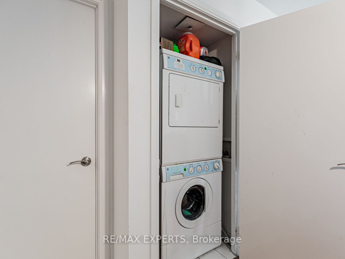 2181 Yonge St, #2212