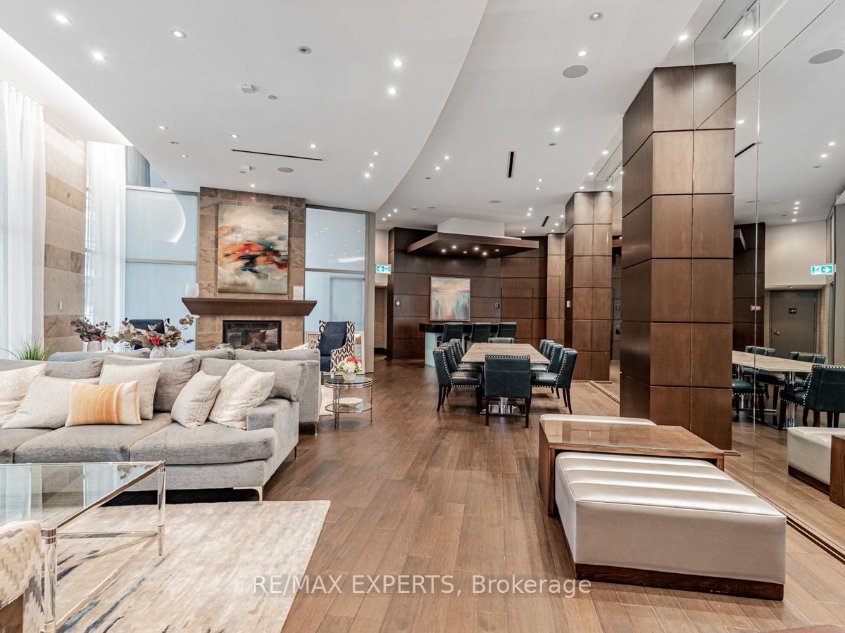 2181 Yonge St, #2212