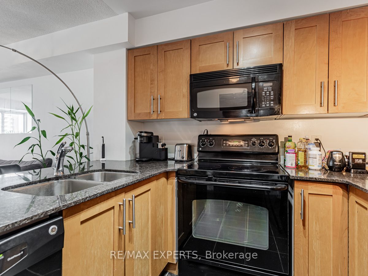 2181 Yonge St, #2212