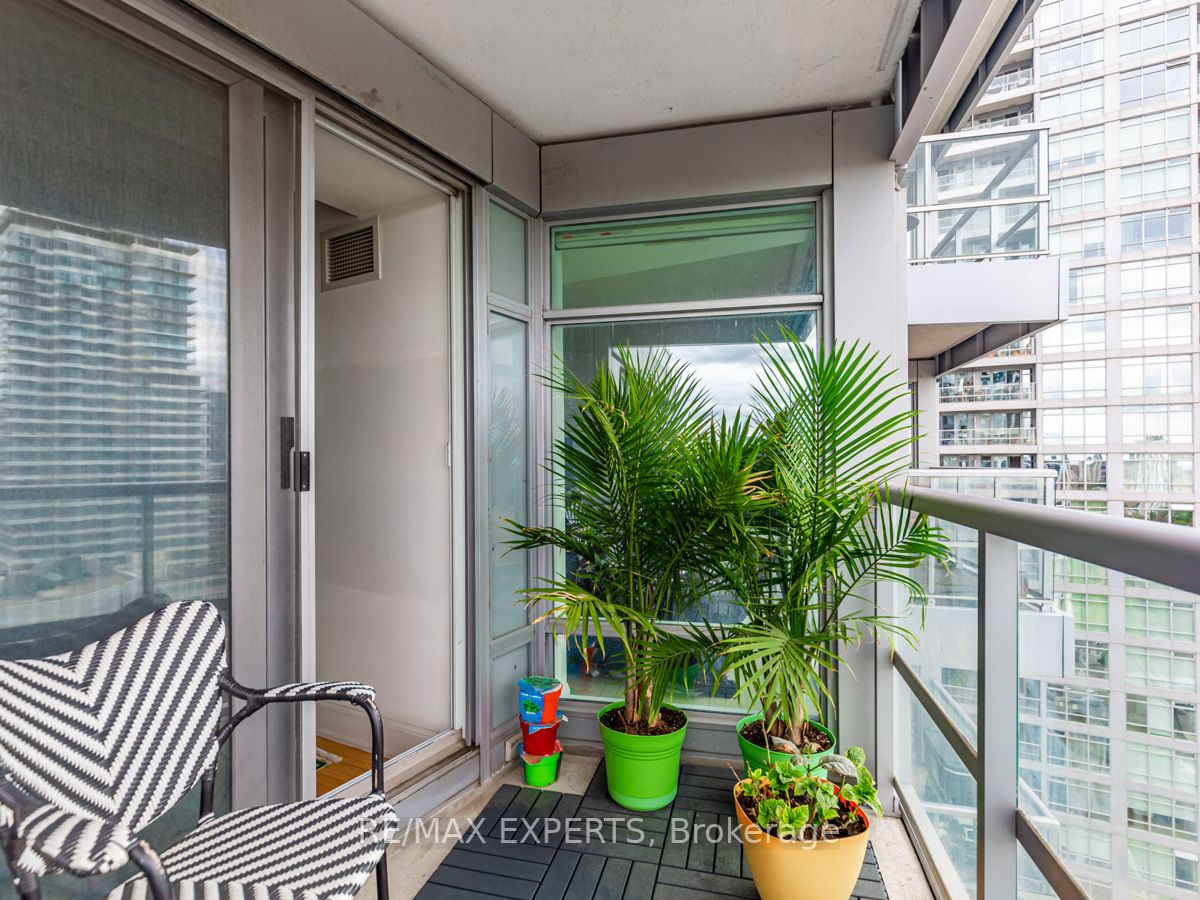2181 Yonge St, #2212