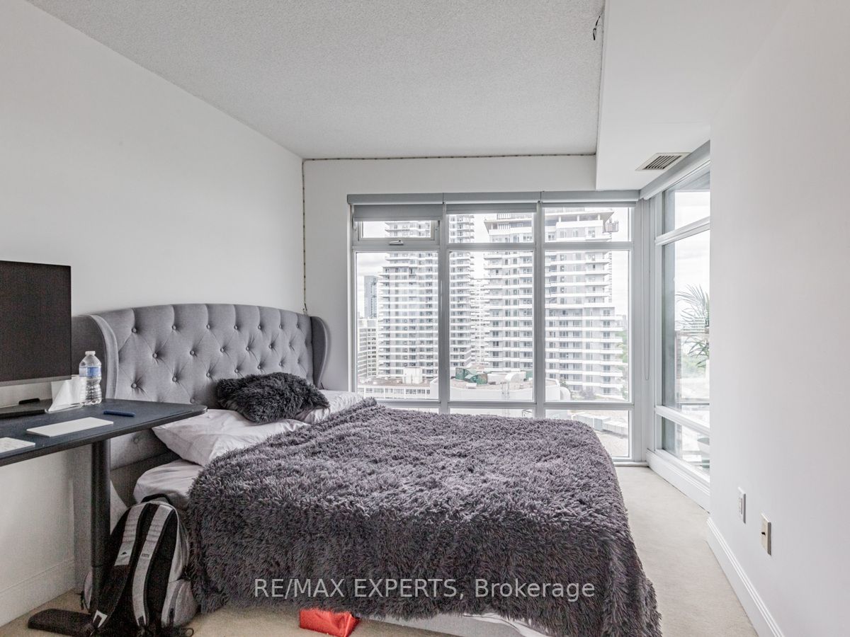2181 Yonge St, #2212