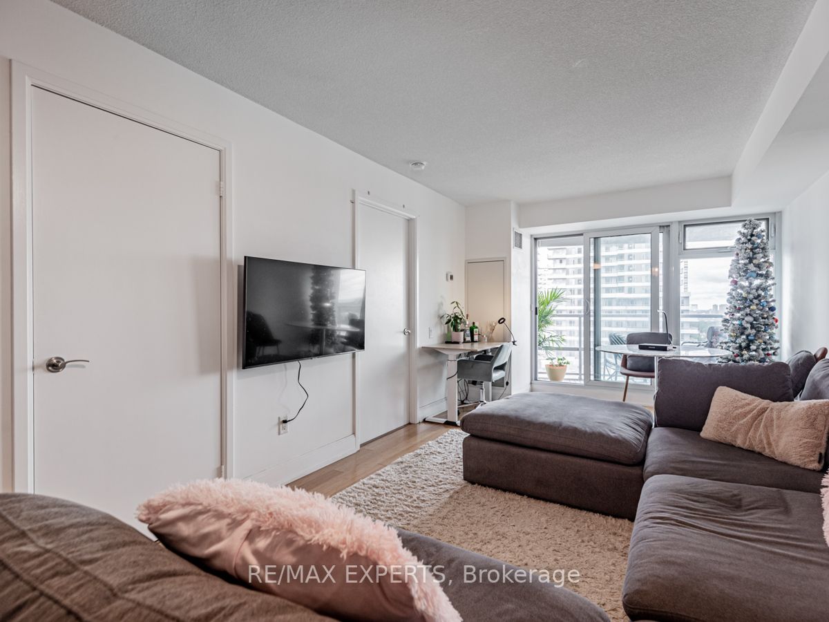2181 Yonge St, #2212